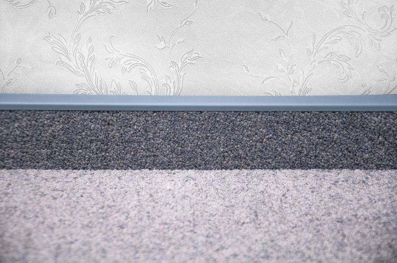 Плинтус для ковролина "Korner" Listwa графит (2500*13,8*50 мм) — купить в Урае