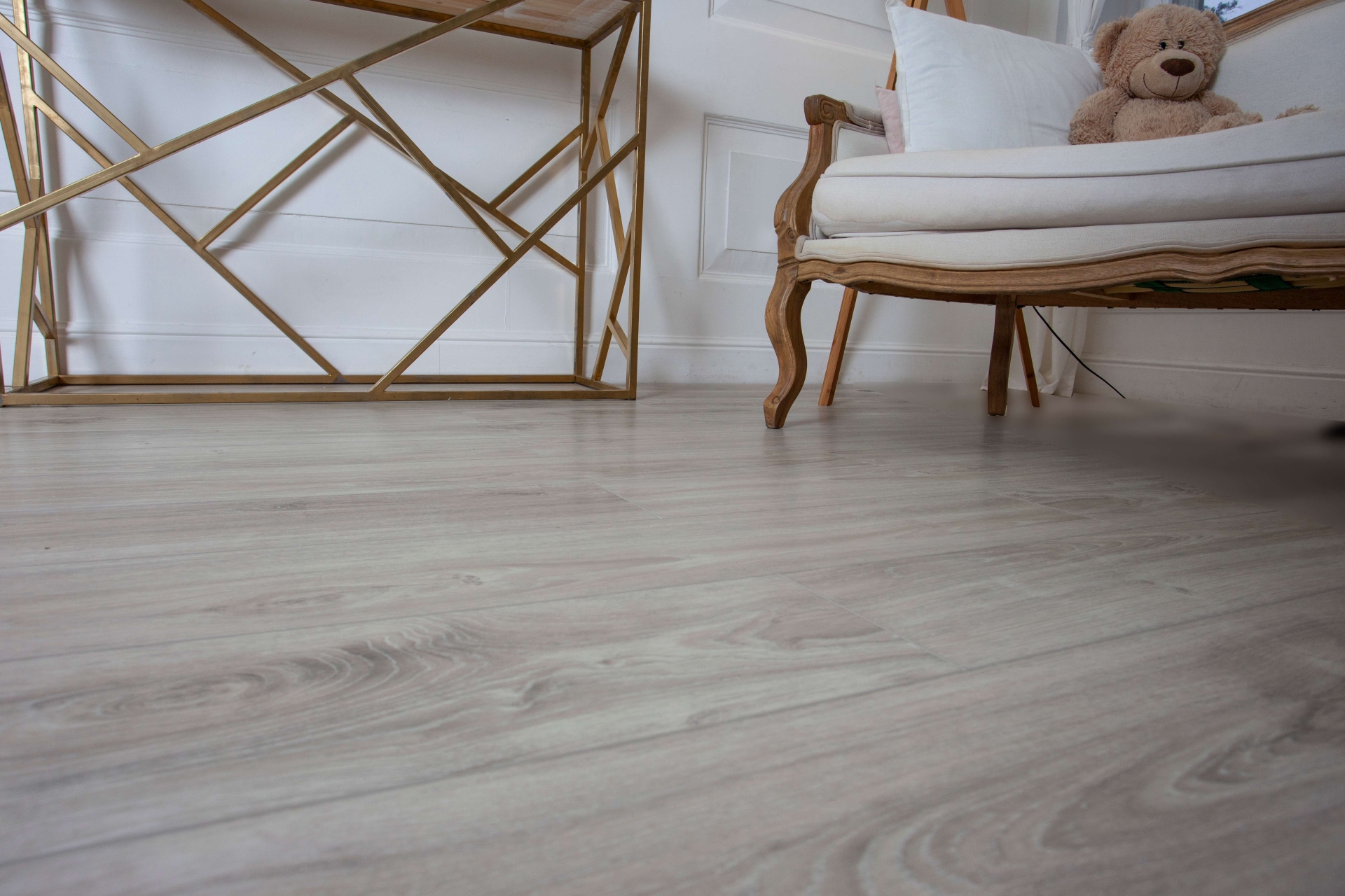 Усовершенствованная кварц-виниловая плитка «Damy Floor» Дуб Белый (1227*187*2,5 мм) — купить в Урае