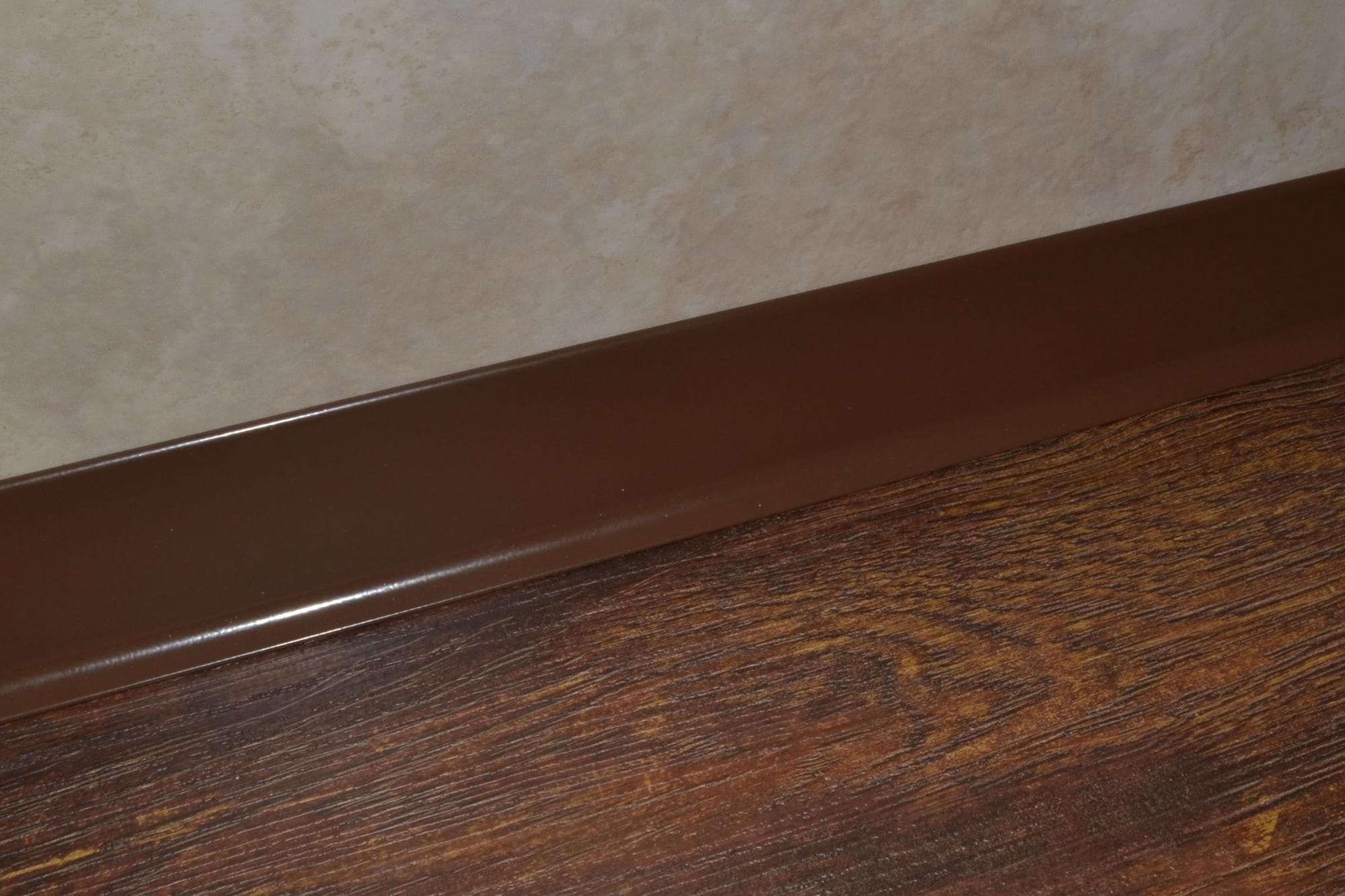 Плинтус алюминиевый L-образный шоколад (2500*11*60 мм) — купить в Урае